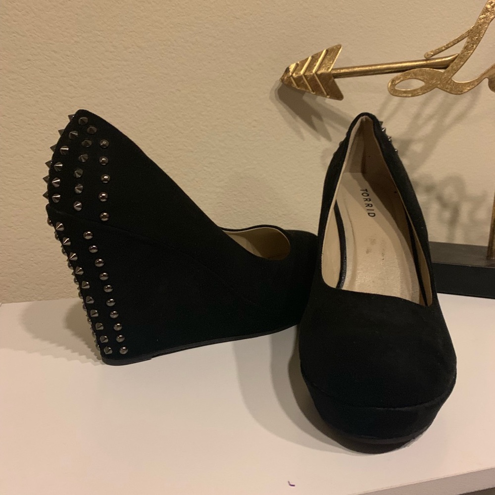 Black Wedges